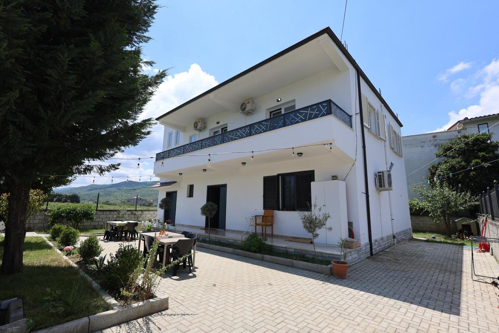 Baza Hostel - Swimming Pool Berat Exterior photo