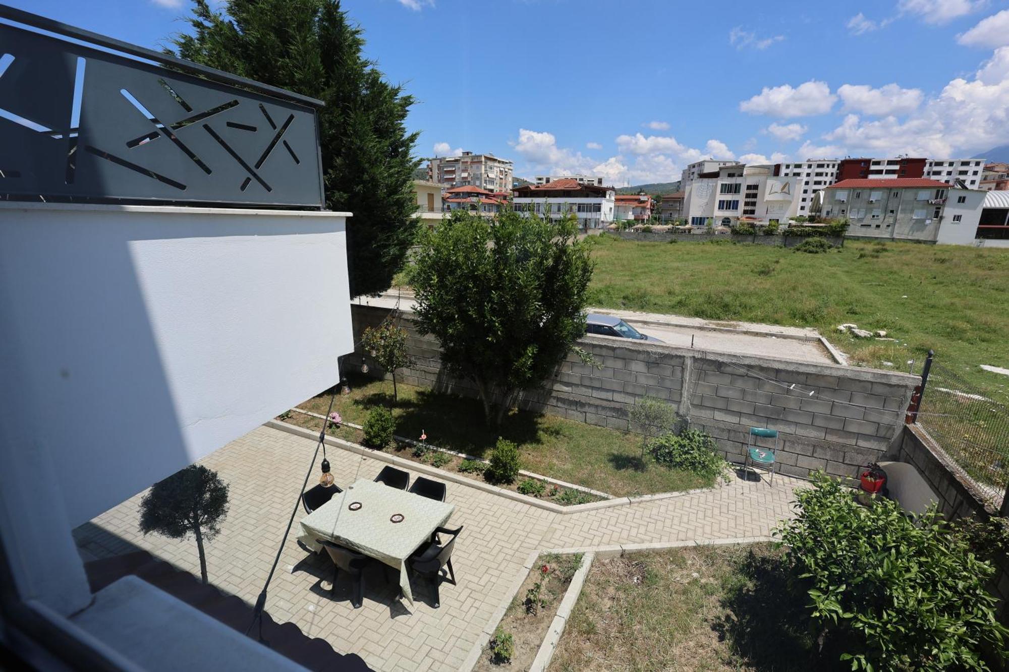 Baza Hostel - Swimming Pool Berat Exterior photo